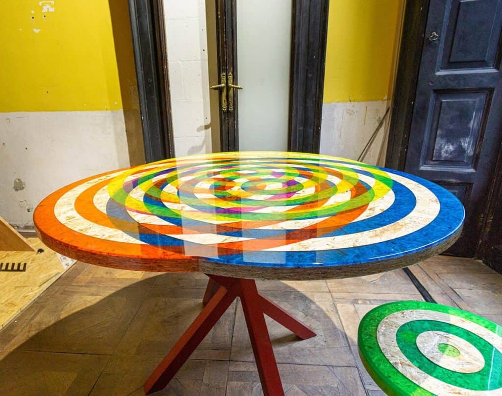 Acrylic inlay table from Markus Benesch