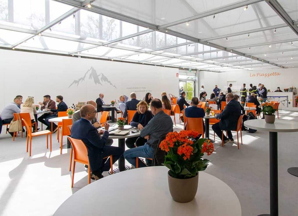 Every hall has its own food bistro at SICAM